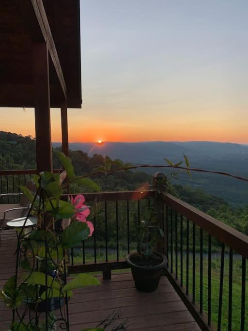 Blue Ridge Parkway Panoramic Paradise-60 Mile View Fancy Gap Exterior photo